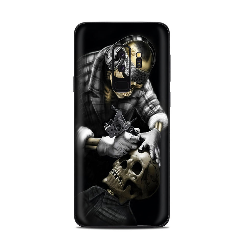  Skeleton Tattooer, Skull Tattooed Samsung Galaxy S9 Plus Skin