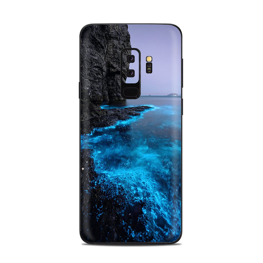  Paradise Sea Wall Cliffs Glowing Water Samsung Galaxy S9 Plus Skin
